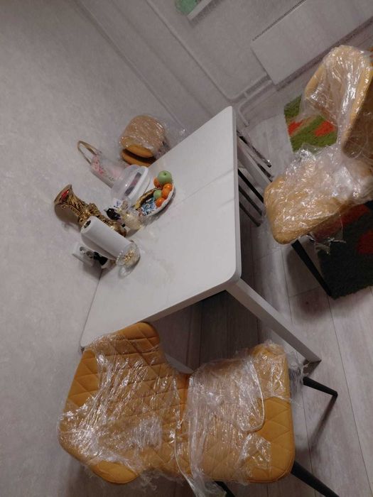 Стол кухонный со стульями