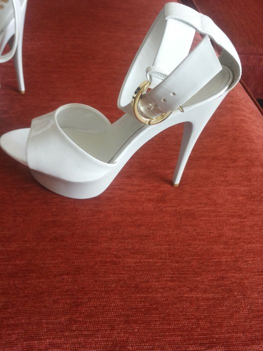 италиански обувки естествен лак