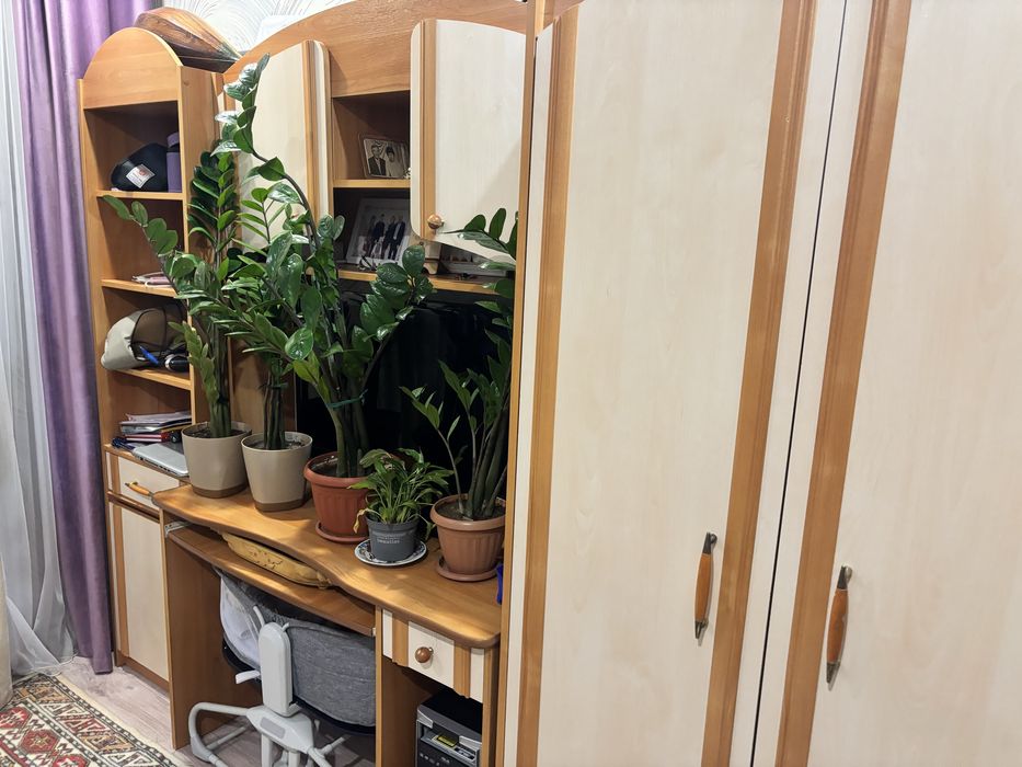 продам шкаф для детской с компьютерным столиком