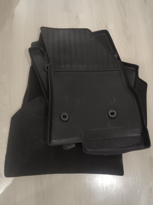 Продам новые коврики на Cherry