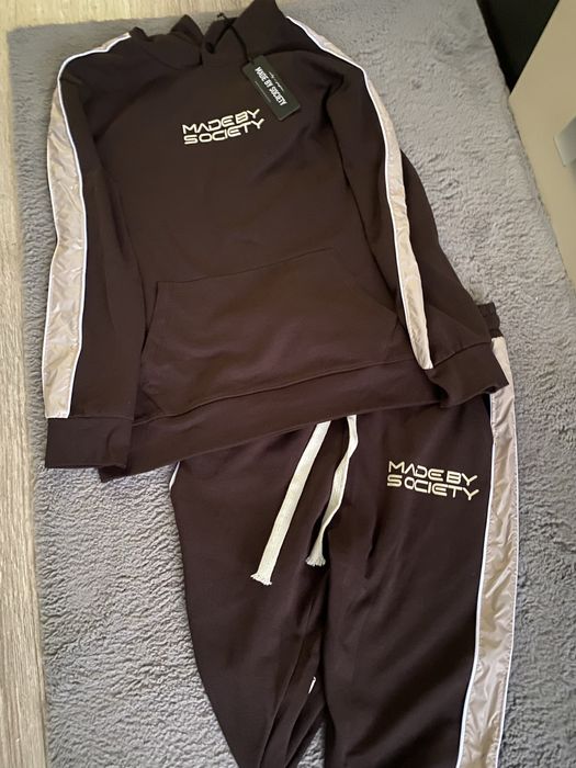 Compleu Made By Society