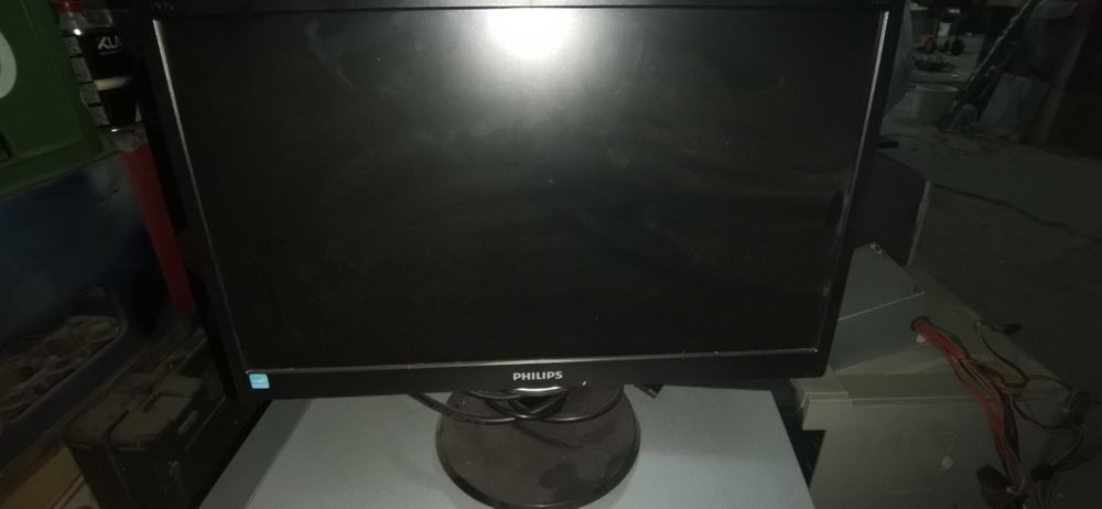 Monitor Phillips 19' wide