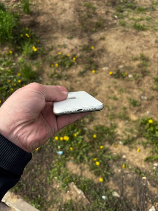 Продам Айфон 11 128 гб акум