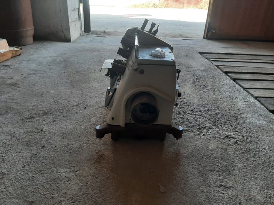 Машина оверлок (Япония)