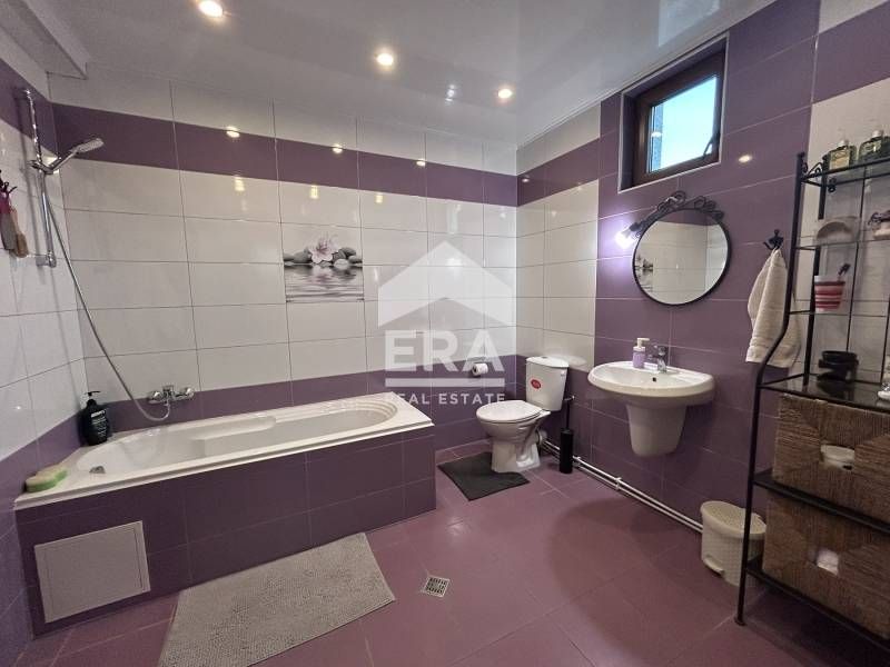 Eксклузивна двуетажна къща с частична морска панорама над Аладжа манас