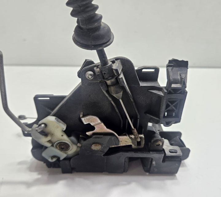 Broasca usa stanga fata 3B1837015 Volkswagen VW Polo a 4-a generatie