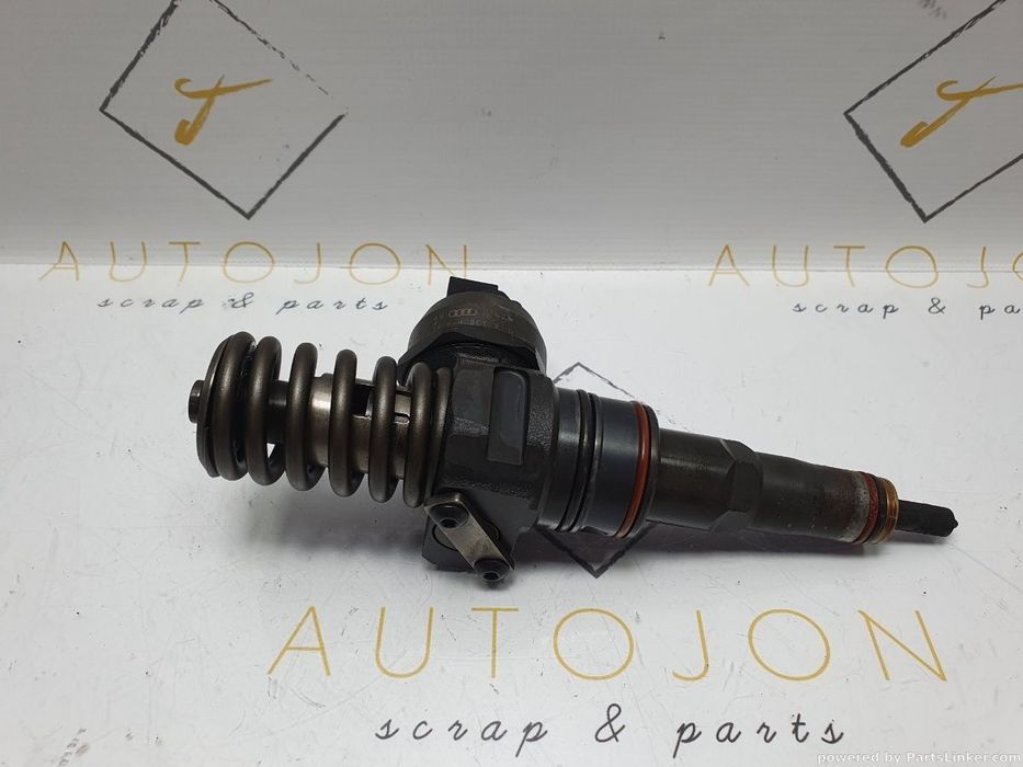 Injector SEAT IBIZA IV (6L1) [ 2002 - 2009 ] TDI Cupra R (BPX, BUK) 118KW|160HP, VOLKSWAGEN GOLF IV (1J1) [ 1997 - 2007 ] TDI (ARL) 110KW|150HP BOSCH 0414720039 OEM 038130073AL