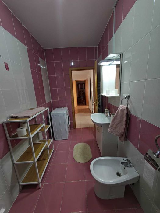 Apartament 2 cam DECOMANDAT, SU 60 mp+garaj subteran,zona Hotel Nevis