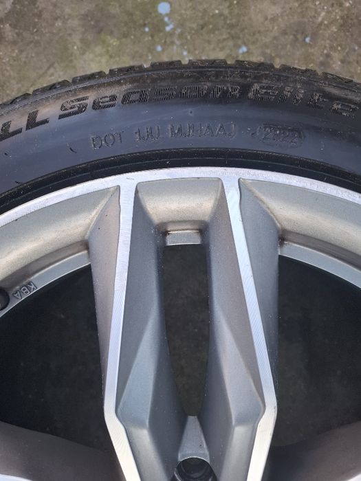 Продавам комплект гуми и джанти