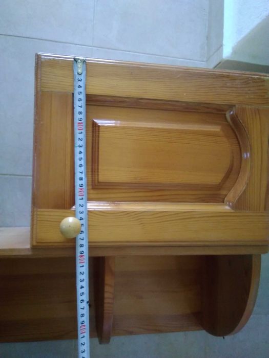 Продавам стенен шкаф с етажерка