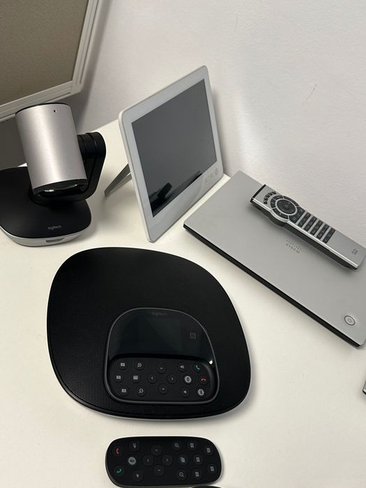 componente sistem video conferinta camera Logitech Cisco