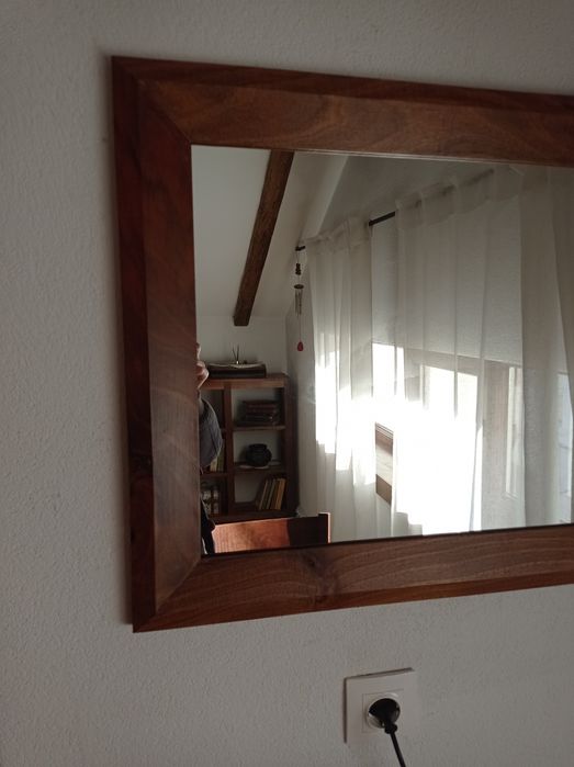 Огледало с рамка от орех