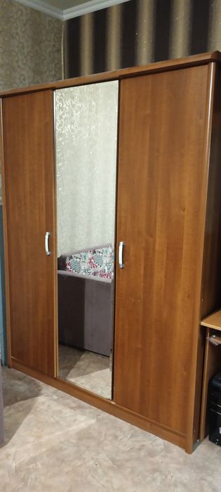 Продам большой шкаф