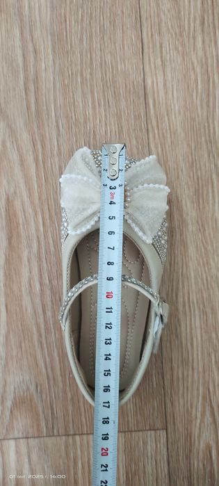 Продам детские туфли для девочек