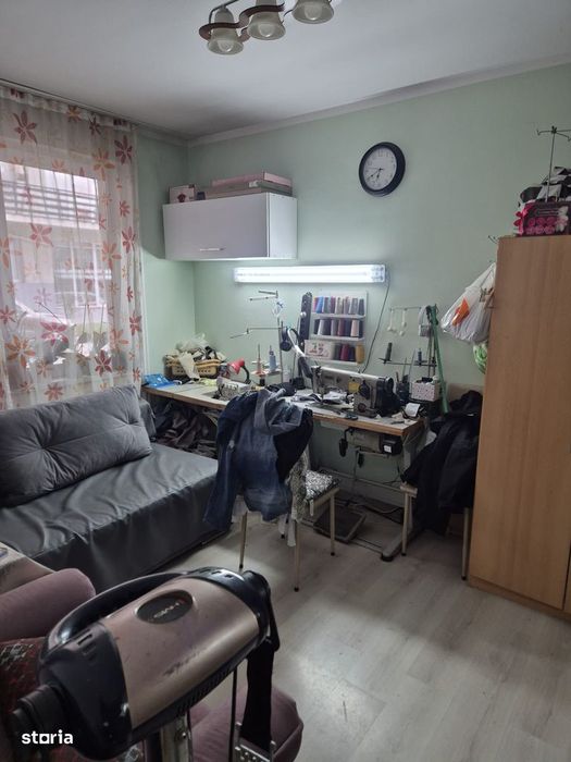 Apartament decomnadat cu 3 camere,2 bai,gradina si parcare ,zona Eroil