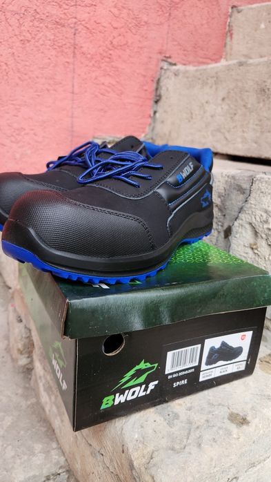 обувки с метално бомбе 43