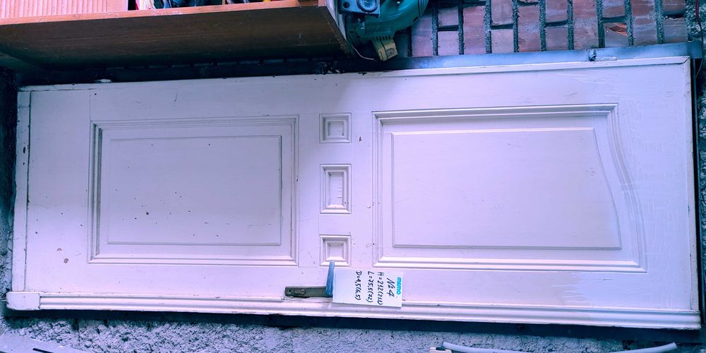 Продавам интериорни масивни врати (дъб) с каси от хотел Шератон/Балкан