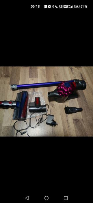 Vând aspirator dyson v7