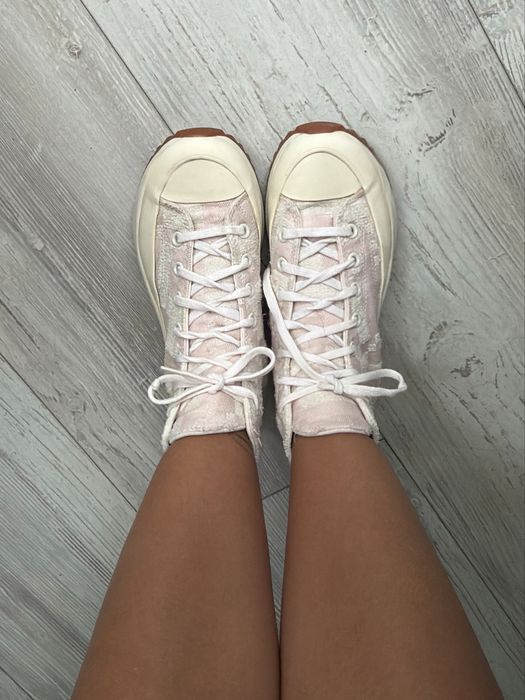 Обувки розови converse