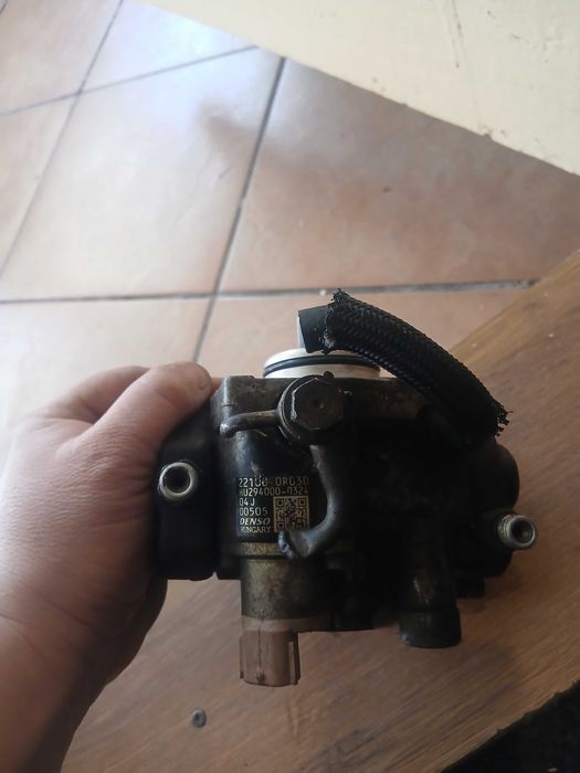 Pompa injectie toyota raav4 2007 +rampa injectoare senzori presiune