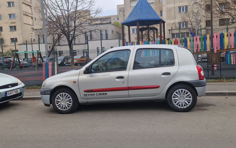 Vând Renault clio