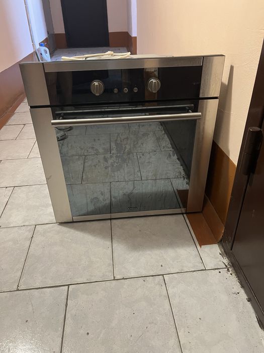 Продам духовку встроенную