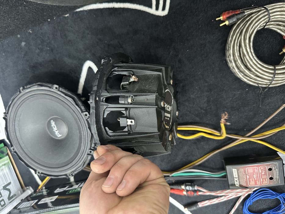 Продам сабвуфер , колонки , усилители !