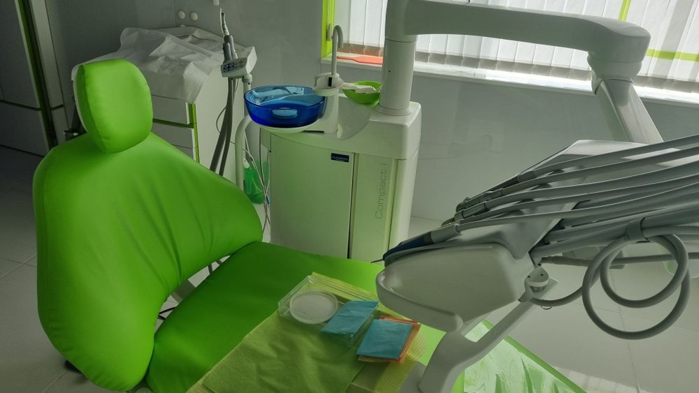 Стоматологичен  стол Planmeca в комплект с компресор, аспирация