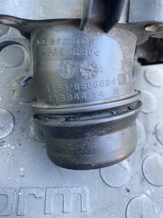 Всмукателен колектор с вихрови клапи дросел и егр N47C20A