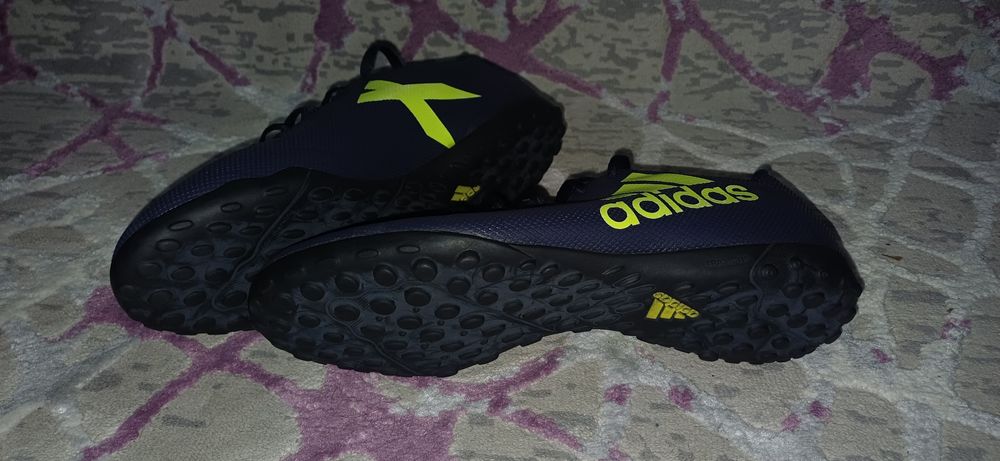 Ghete fotbal Adidas crampoane si sintetic