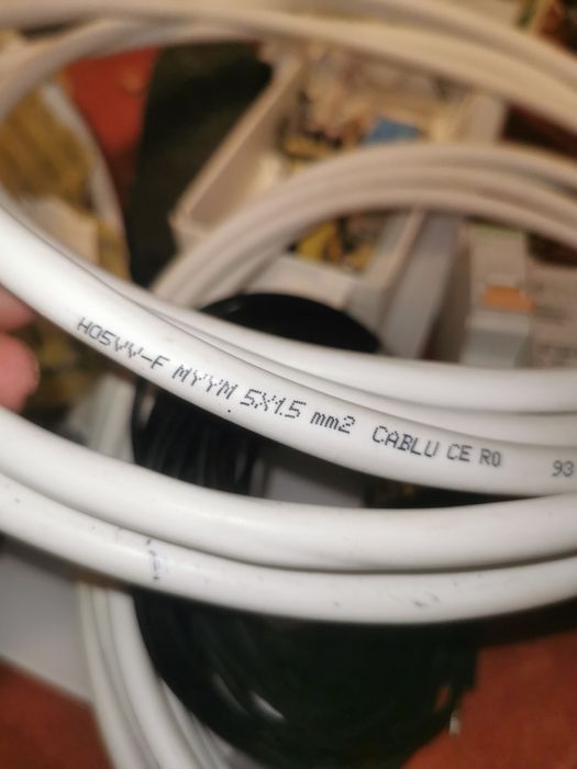 Componente electrice: cablu electric, timer priză, siguranță, senzori,
