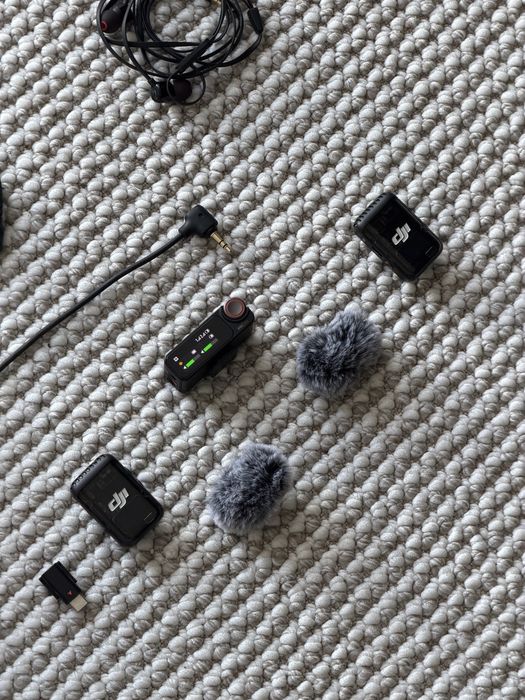 DJI Mic 2 Combo ca nou, 2 TX + RX, lavalieră RODE, căști JBL