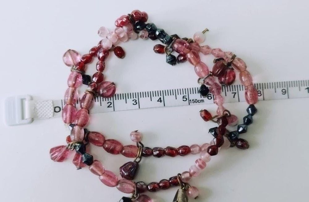 Veche bratara elastica din margele colorate