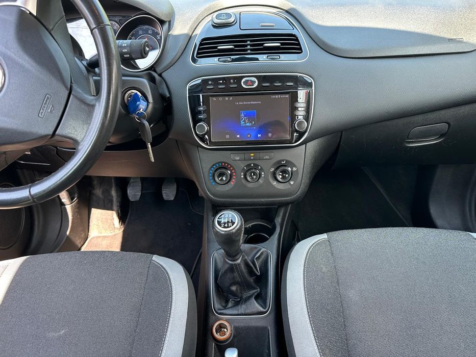 FIAT PUNTO an 2012 pe Acte/1.3Tdi-85cp/A.C/ Navi Mare/ IMPECABIL!