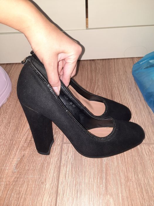 Продам туфли замшивые