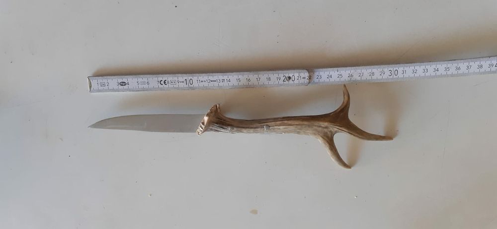 Cutit cu maner din corn de cerb