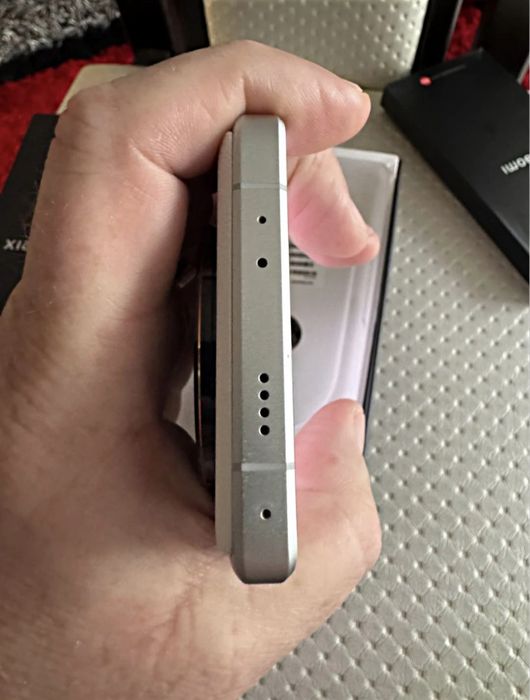 Vând Xiaomi 13 Ultra in stare foarte buna