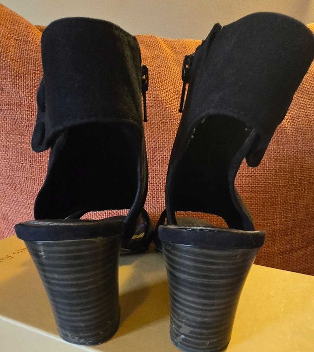 Дамски сандали Marco Tozzi , велур и  кожа  38 и 37 номер  по 30 лв.