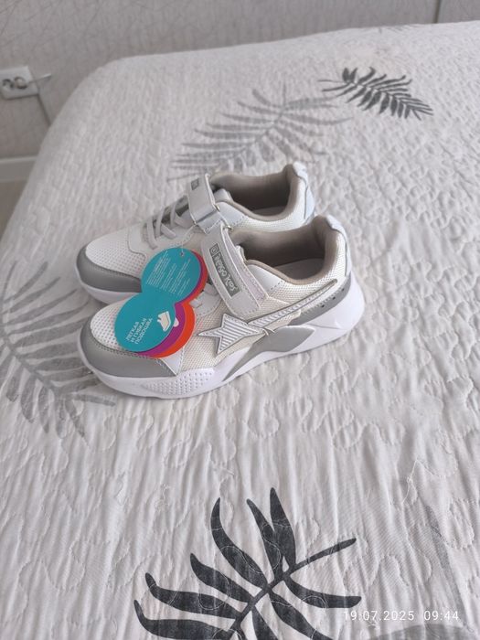 Продаются белые кроссовки! Белые! Новое!