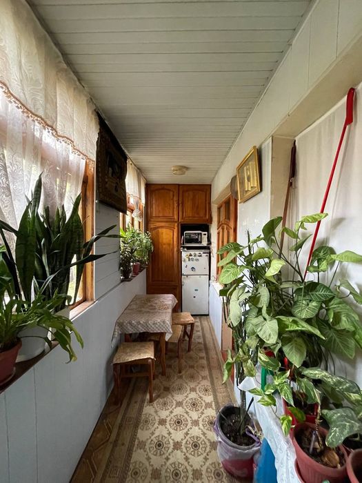 Uy sotiladi 4 kavotli uyni 4 qavati