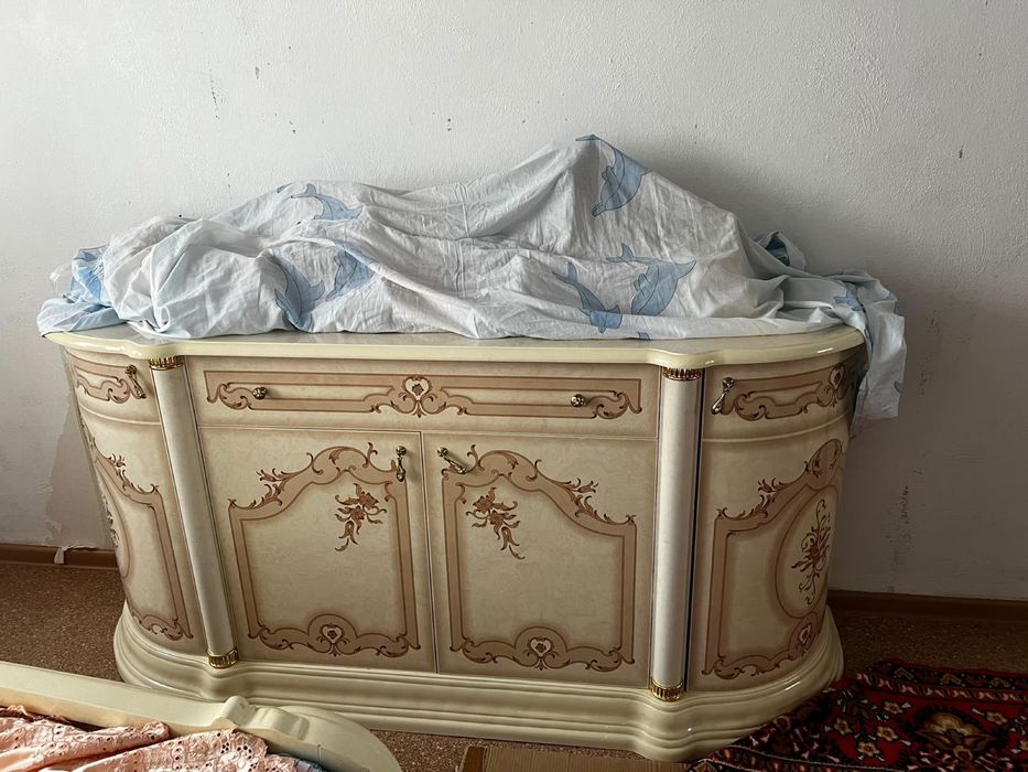 Продам спальный гарнитур