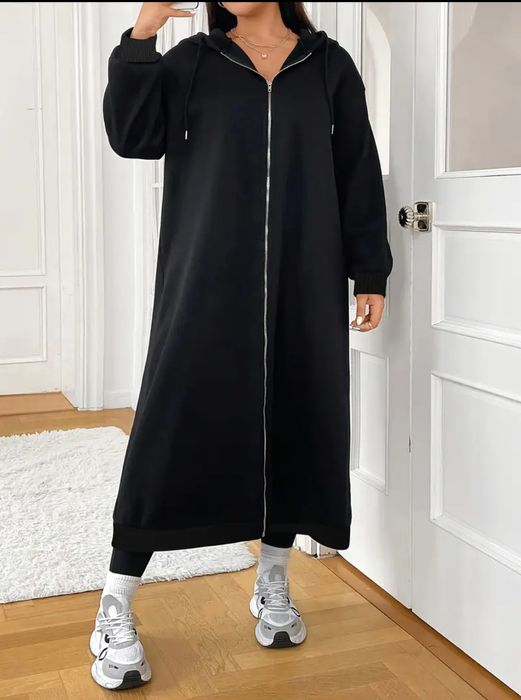 Елегантно дамско палто с качулка и цип