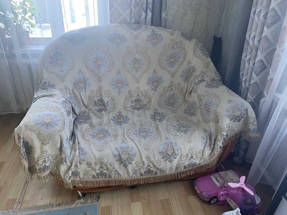 Отдам диваны с креслом самовывоз