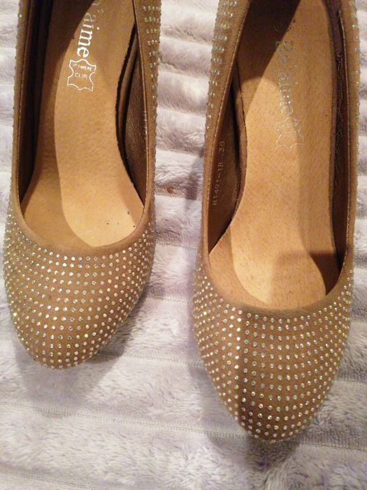 Pantofi cu pietricele