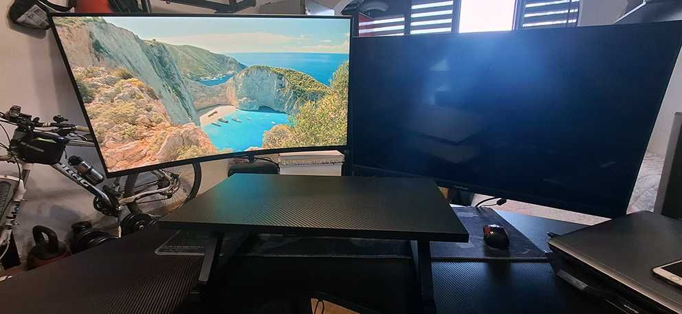 Бюро Huzaro Hero 7.7