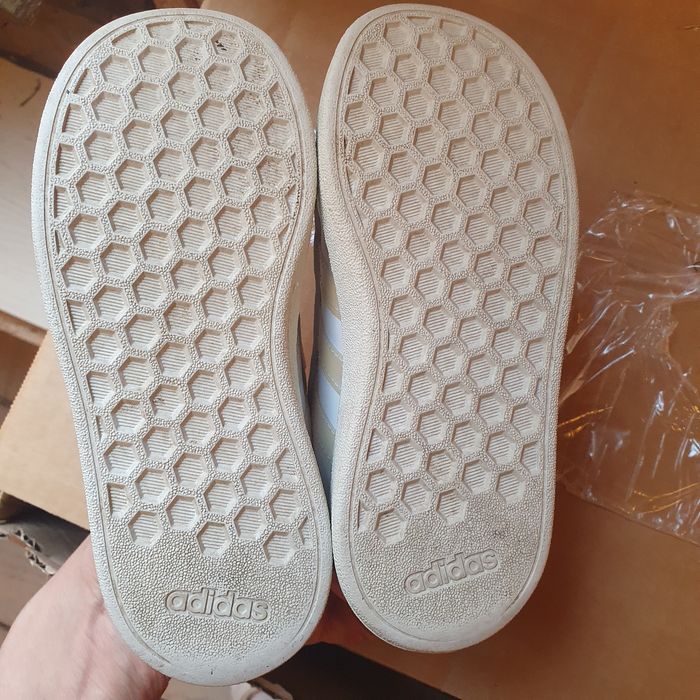 Adidasi Adidas ,mărimea 27