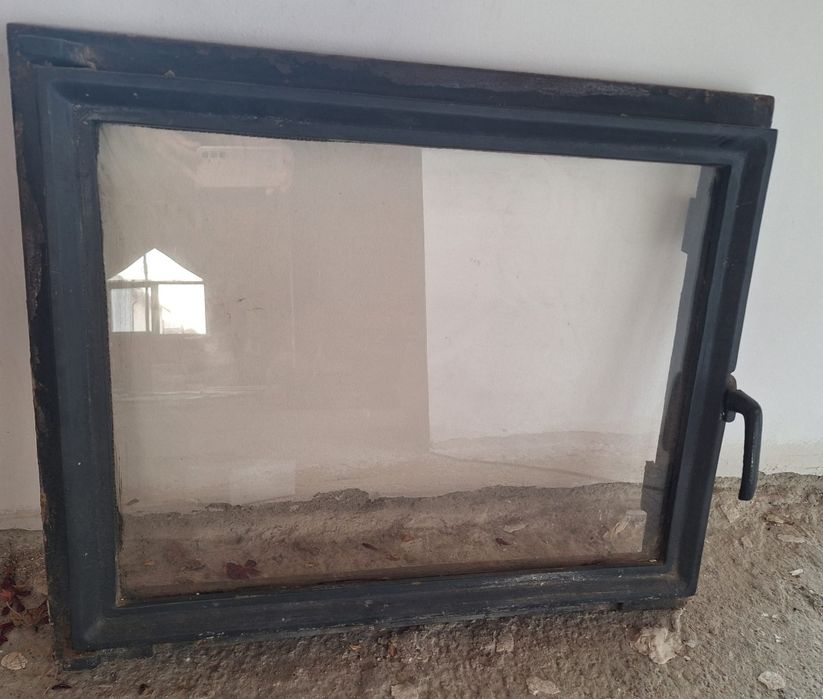 Vând ușă cu sticlă pentru șemineu