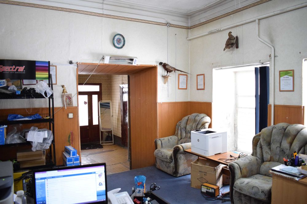 Продажа здания в центре города.