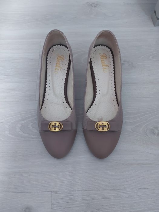 Нови дамски обувки на дебел ток