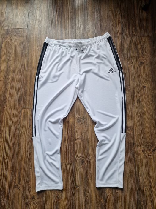 Страхотно мъжко спортно долнище  ADIDAS размер 2XL, ново без етикет,